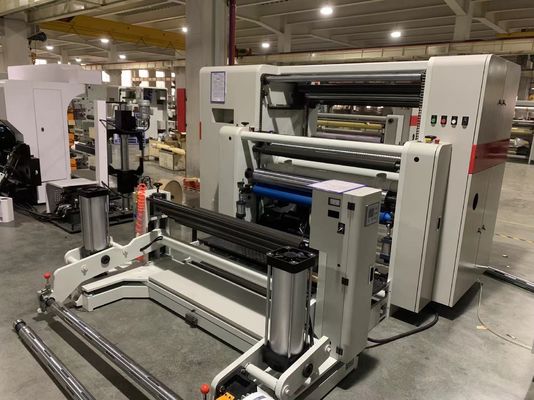 Μέγιστο βάρος κύκλου μητρικής 1200KG μηχανή ειδικής κοπής και ανατροπής χαρτιού kraft χαρτιού υψηλής ταχύτητας