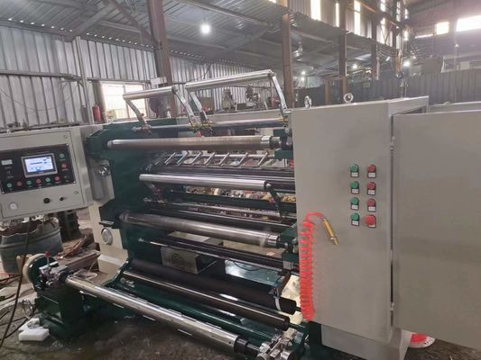 Μηχανή κοπής ρολ μη υφασμένου υφάσματος 1300mm Μηχανή κοπής και επανασύλιξης υφασμάτων 0-200m/min